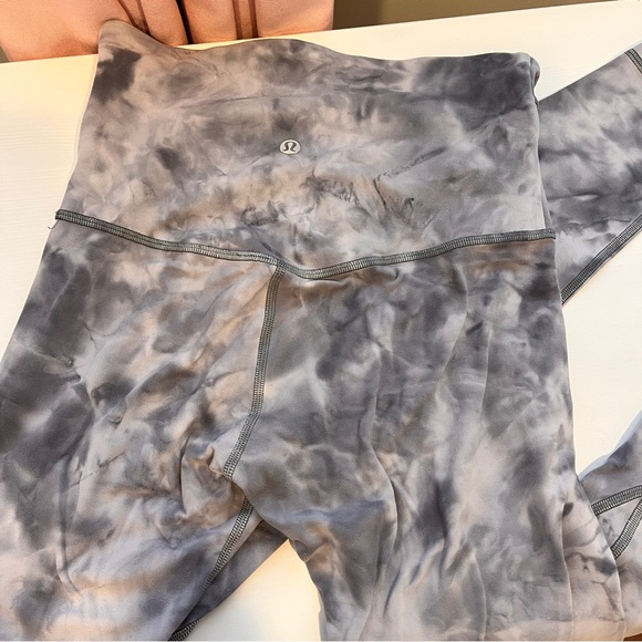 Lululemon Tie Dye leggings - Picture 7 of 7